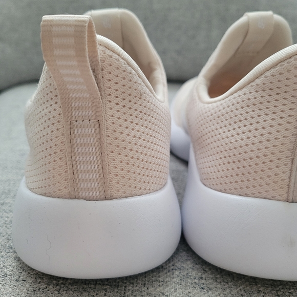 New Balance Runners Size 6 - Picture 3 of 5